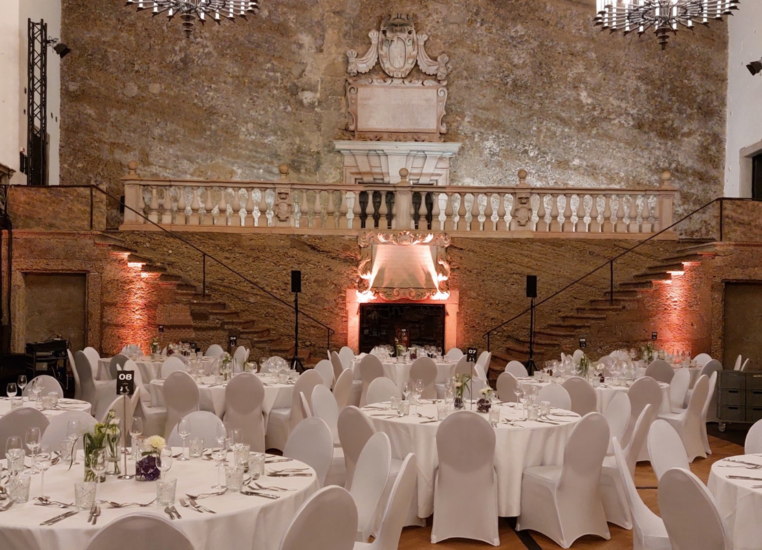 Unternehmen - Der nachhaltige Hussenverleih in Österreich. - Stuhlhussen Joana's World