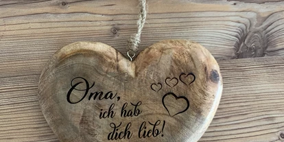 Händler - Altreiteregg - Mango-Holz graviert

Oma - Geschenkeparadies 