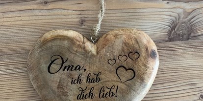 Händler - bevorzugter Kontakt: per E-Mail (Anfrage) - PLZ 8122 (Österreich) - Mango-Holz graviert

Oma - Geschenkeparadies 