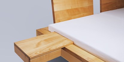 Händler - überwiegend selbstgemachte Produkte - Gnas - Bett 04 , aus heimischen Massivholz ! - Einrichtungswerkstätte Gross GMBH & COKG