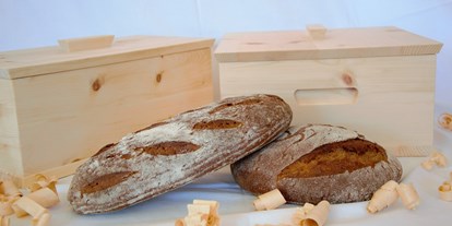 Händler - überwiegend selbstgemachte Produkte - Emberg (Berg im Drautal) - Brotkisten aus Zirbenholz rechteckig und quadratisch - Tischlerei Holz