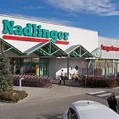 Unternehmen - Eingang zu unserem Baumarkt in der Porschestrasse 29, 3100 Sankt Pölten - Baumarkt Nadlinger