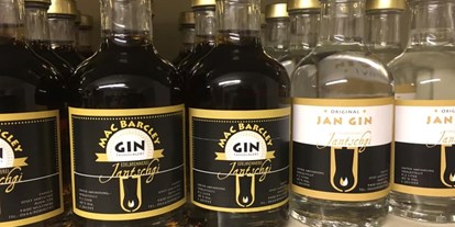 Händler - überwiegend regionale Produkte - Gundisch-Nord - Fassgelagerter Gin und Original Gin - Edelbrennerei Jantschgi 