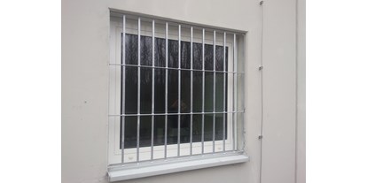 Händler - Selbstabholung - PLZ 2201 (Österreich) - Fenstergitter nach Maß, Absicherung  - Ing. Felix Krebs Metallbau Schlosserei Schlüsseldienst