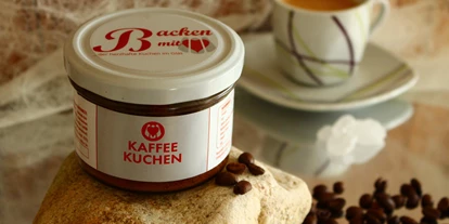 Händler - Unternehmens-Kategorie: Produktion - Florenthein - Kaffeekuchen
mit flüssigem Bohnenkaffee, Nüssen, Schokolade und schokolierten Mokkabohnen - Backen mit Herz e.U.