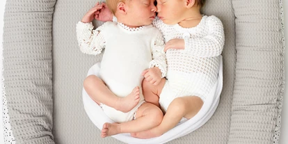 Händler - Lieferservice - Hinterberg (Thörl) - Zirbennest XL für große Babys oder Zwillinge. Natürlich gibt es auch ein Zirbennest in Standardgröße. Bei beiden Bettchen ist die Zirbenschlange herausnehmbar und weiterverwendbar. Wir achten mit großer Sorgfalt auf Qualität und Nachhaltigkeit - KreativKopf