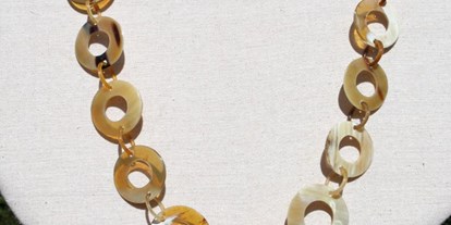 Händler - Produkt-Kategorie: Schmuck und Uhren - Hallein Salzburg - Halskette aus Horn - Avanova