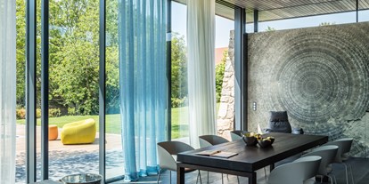 Händler - Innviertel - Poolhaus für Gartenmöbelausstellung, Vorhänge, Möbel - Auinger Ideenreich für schönes Wohnen
