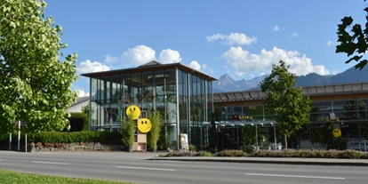 Händler - überwiegend regionale Produkte - Innerbraz - Ansicht - Gebäude aussen von der Straße ...  - Ideengärtnerei Müller