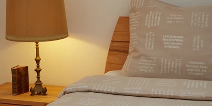 Händler - Produkt-Kategorie: Möbel und Deko - Haberfelden - Bettwäsche aus BIO-Baumwolle, mit eingewebten Botschaften. - verum textilia by Armin Landskron