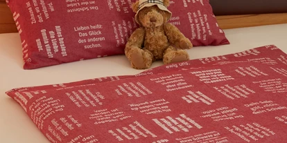 Händler - Unternehmens-Kategorie: Versandhandel - PLZ 4082 (Österreich) - Bettwäsche aus BIO-Baumwolle, mit eingewebten Botschaften. - verum textilia by Armin Landskron