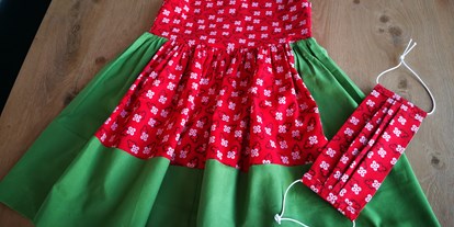 Händler - Produkt-Kategorie: Kleidung und Textil - PLZ 4060 (Österreich) - Mädchen Kleid aus Bunten Blaudruck und Baumwollstoff.  - Afridirndl®️