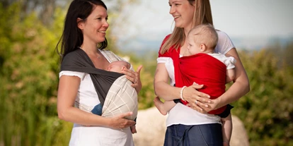 Händler - überwiegend selbstgemachte Produkte - St. Gallenkirch - Du kannst mit dem gleichen Babytuch dein Neugeborenes tragen oder das ältere Geschwisterkind. - Babytuch - das Tragetuch ohne Knoten