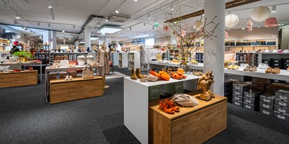 Händler - Unternehmens-Kategorie: Einzelhandel - Sankt Georgen bei Salzburg - asmus shoes & beautiful things