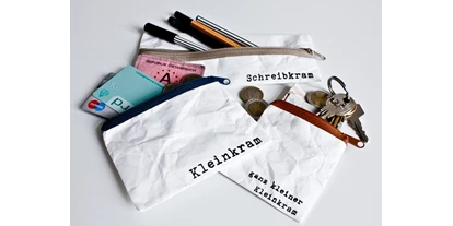 Händler - bevorzugter Kontakt: per E-Mail (Anfrage) - PLZ 3423 (Österreich) - Taschen wie aus Papier!
Kleinkram
Schreibkram
ganz kleiner Kleinkram - Taschen wie aus Papier!
