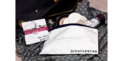 Händler - Produkt-Kategorie: Kleidung und Textil - St. Andrä vor dem Hagenthale - Taschen wie aus Papier!
für ganz Kleines
Schminkkram - Taschen wie aus Papier!