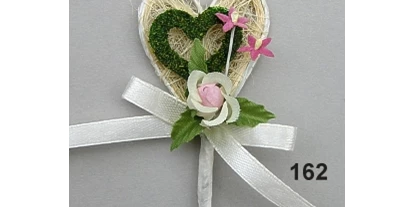 Händler - Produkt-Kategorie: Haus und Garten - Gumperding (Perwang am Grabensee) - Hochzeitsanstecker mit Sisalherz - Rasp Salzburg - Gewürzgebinde Hochzeitsanstecker Kunstblumen