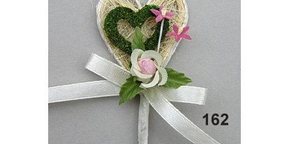 Händler - Produkt-Kategorie: Pflanzen und Blumen - Salzburg-Stadt Andräviertel - Hochzeitsanstecker mit Sisalherz - Rasp Salzburg - Gewürzgebinde Hochzeitsanstecker Kunstblumen