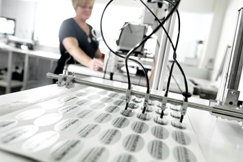 Unternehmen: Produktion Visdome Gelaufkleber  - ebets GmbH