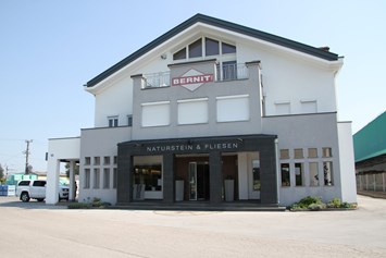Unternehmen: Fliesen- und Natursteinausstellung und großflächiger Ausstellungsgarten - BERNIT GmbH & CoKG