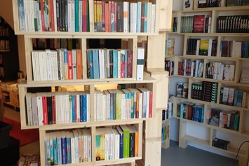 Unternehmen: Bücherei Stierle, Bücherregal, Bücher - BücherStierle