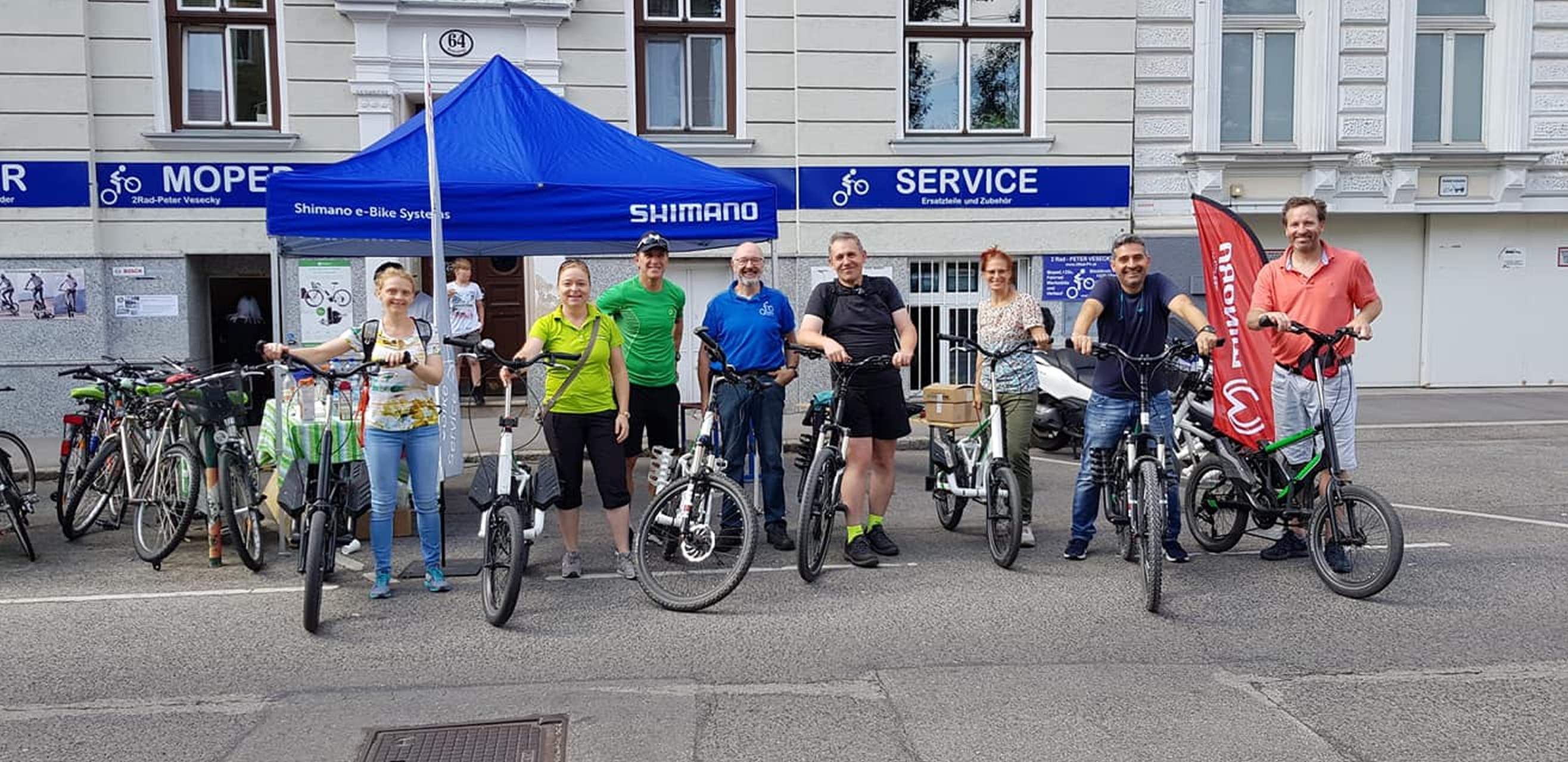 Händler - Brunn am Gebirge - Gruppenbild Streetstepper, 100 Jahre Feier - 2Rad-Peter Vesecky