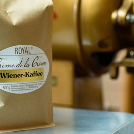 Unternehmen: Unsere Royal Kaffeemischungen 
Hochland
Espresso
Wiener
Frühstück - F. Hanusch Schnapsbrennerei | Kaffeerösterei