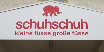 Händler - überwiegend regionale Produkte - Traunviertel - schuhschuh in Gmunden, ehemals Elefanten-Werksverkauf, seit Jahrzehnten für Kinderschuhe bekannt, Outletpreise, inzwischen Sortiment für ganze Famlie - schuhschuh Köck Handelsgesellschaft mbH
