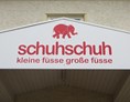 Unternehmen: schuhschuh in Gmunden, ehemals Elefanten-Werksverkauf, seit Jahrzehnten für Kinderschuhe bekannt, Outletpreise, inzwischen Sortiment für ganze Famlie - schuhschuh Köck Handelsgesellschaft mbH