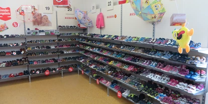 Händler - überwiegend regionale Produkte - Traunviertel - Riesenauswahl für kleine Füsse - ab Größe 18 - schuhschuh Köck Handelsgesellschaft mbH