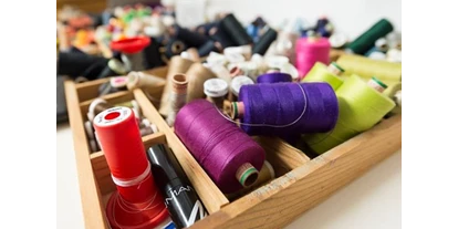 Händler - PLZ 5161 (Österreich) - Die Vielfalt der Farben und das arbeiten mit Textilien bereitet uns große Freude!
Derzeit Spezialisten von modischen NMS - Textilwerkstatt