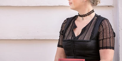 Händler - überwiegend regionale Produkte - Traunviertel - Buchclutch Goethe - Bernanderl Upcycling