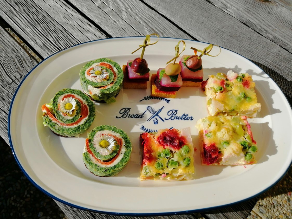 Unternehmen: fingerfood - 
lachsinvoltini - 
Polenta mit Olive und rote Rübe
Gemüsekuchen - Alm Marie - Maria Alba Bonomo