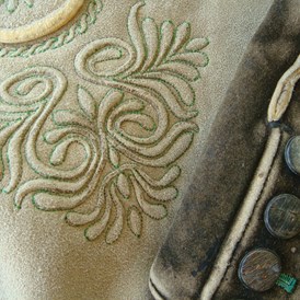 Unternehmen: Handwerkliche Lederhosen aus meiner Werkstatt; Details - Leder Schaller