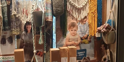 Händler - PLZ 1230 (Österreich) - Makramee Auslage - Phönix Handarbeitsboutique e.U.