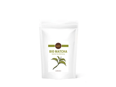 Unternehmen: Unser Bio Matcha Latte Mix lässt sich herrlich einfach, die köstlichsten Variationen dieses Getränks auch zu Hause herstellen.
2 Kaffeelöffel mit 0,3l einer heißen Milch Deiner Wahl aufgießen, umrühren und fertig. Schmeckt auch großartig als Kaltgetränk oder pepp einfach Deinen Smoothie mit etwas grüner Power auf. - Barista’s Kaffee