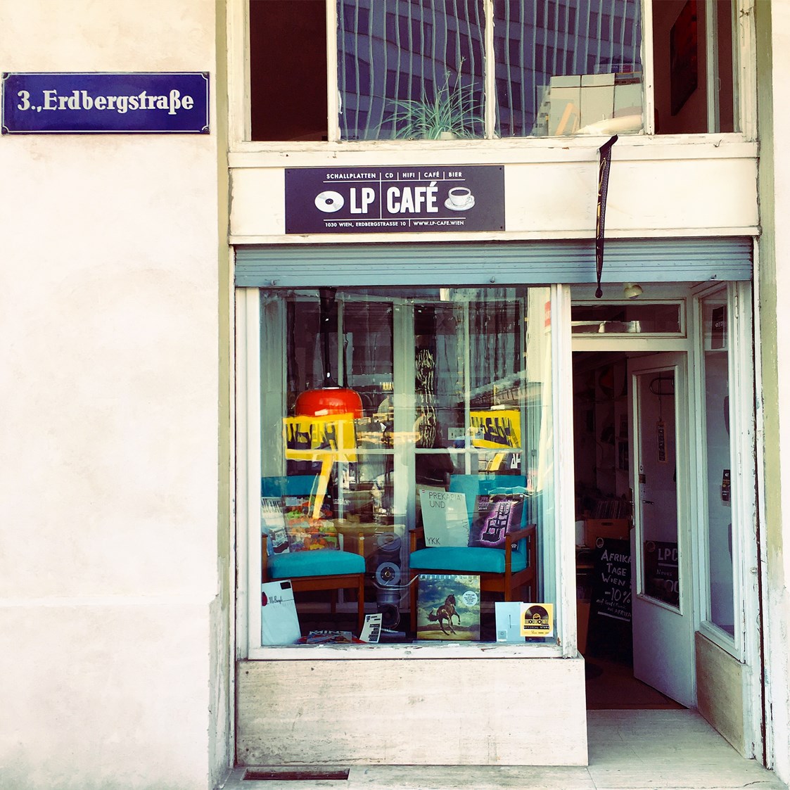 Unternehmen: Ladenfront - Wiener LP Café