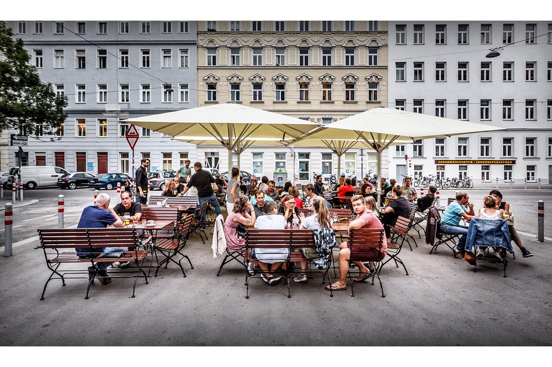 Unternehmen: Schanigarten Blick vom Restaurant - Roland Soyka