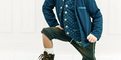 Händler - PLZ 5161 (Österreich) - Jacke Amedeo
Weste Amedeo
Pfoadl blau oder grün
Hose Bopser 3/4 grün - MOGO