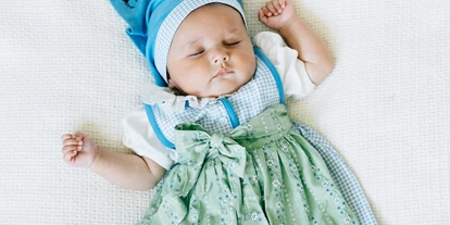 Händler - PLZ 5161 (Österreich) - Kopftuch Waldhorn
Dirndlbody kurzarm
Dirndl Waldhorn - MOGO