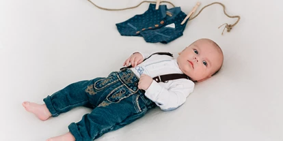 Händler - PLZ 5161 (Österreich) - Body Pfoadl lang blau
Hose Lavarella lang in Jeans-Lederhosenoptik - MOGO