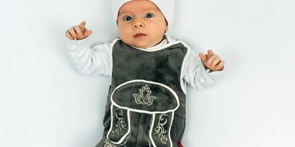 Händler - PLZ 5161 (Österreich) - Mütze Bua Romantik
Body langarm Romantik
Strampler Marviso beige - MOGO