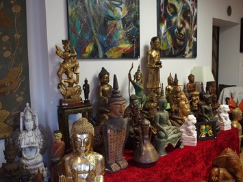  Möbel Kunst Galerie Lochau & Vitanova Schlafsysteme Produkt-Beispiele Buddhafiguren