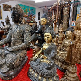 Unternehmen: Buddhas aus Thailand, Burma, Laos, Tibet und Nepal. Rattanakosin Buddha, Chiang Sen, Shan Buddhas, Tara, Ganesha, Avalokiteshwara -  Möbel Kunst Galerie Lochau & Vitanova Schlafsysteme