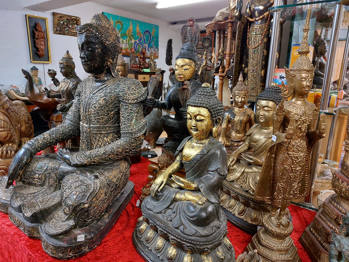 Unternehmen: Buddhas aus Thailand, Burma, Laos, Tibet und Nepal. Rattanakosin Buddha, Chiang Sen, Shan Buddhas, Tara, Ganesha, Avalokiteshwara - Vitanova Schlafsysteme