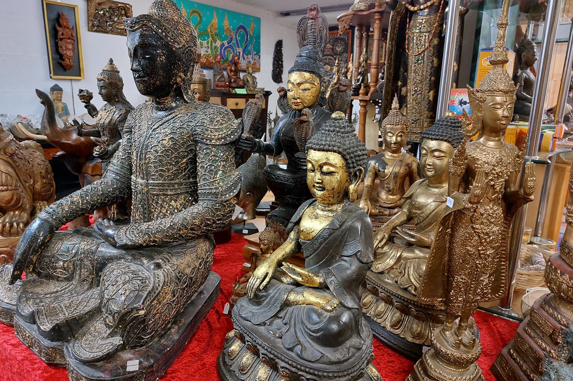 Unternehmen: Buddhas aus Thailand, Burma, Laos, Tibet und Nepal. Rattanakosin Buddha, Chiang Sen, Shan Buddhas, Tara, Ganesha, Avalokiteshwara - Vitanova Schlafsysteme