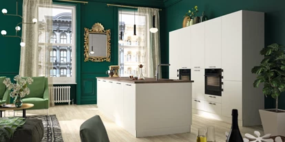 Händler - Wien-Stadt Wien - Unsere modernen Stile zeichnen sich durch hochmoderne Küchenmöbel aus, die eine präzise Verarbeitung mit hochwertigen Materialien, eine individuelle, maßgeschneiderte Planung und elegante Designoptionen versprechen. Unsere modernen Küchenstile sind eine faszinierende Harmonie aus Ergonomie und Ästhetik und nutzen ein breites Spektrum an Oberflächen und Texturen. Unser Team von erfahrenen Küchenplanern kann maßgeschneiderte Küchen kreieren, die zu einem modernen Lebensstil passen und präzise gestaltete klare Linien und zeitgemäße Elemente wie grifflose Schranktüren aufweisen. Wir verwenden nur die besten hochwertigen technischen Materialien, um luxuriöse Küchenmöbel zu schaffen, die elegant und ergonomisch sind. Mit einem breiten Spektrum an Oberflächen und Texturkombinationen ist die Auswahl für Ihre HAKA Küche wirklich individuell und von exquisiter Qualität. Die modernen Stile von HAKA Küche bieten luxuriösen Komfort und hohe Funktionalität.
https://www.kuechenberatung.at/produkte/moderne-kuechen.html - HAKA Beratungscenter Wien