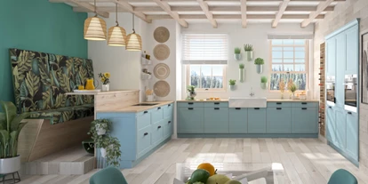 Händler - Wien-Stadt Wien - Entdecken Sie unsere klassischen Küchen in unseren Küchenstudios in Wels und Wien und erleben Sie die faszinierende Kombination aus Moderne und Klassik. Bei der klassischen Küche und Küchen im Landhausstil greift HAKA die Grundsätze des klassischen Küchendesigns auf und integriert Details und Handwerkskunst, die zu robusten und schönen klassischen und traditionellen Küchen führen. Durch die Verwendung von natürlichen Elementen und Raffinessen der modernen Küche schafft HAKA eine Ästhetik mit der Sie über Jahre hinweg Ihre klassische HAKA Küche lieben werden.
Durch die Küchenarbeitsplatte aus Marmor erhält die offene Wohnküche Ihren ganz persönlichen Charme. Die Küchenschränke schaffen ausreichend Stauraum und dank der Glasfronten und offenen Ablageflächen werden Ihre schönsten Küchengeräte perfekt in Szene gesetzt. - HAKA Beratungscenter Wien