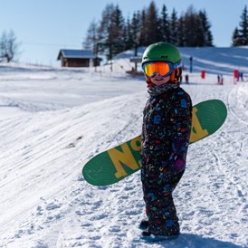Unternehmen: Snowboards zum Verleihen, Snowboardkurs für Kinder auf der Emberger Alm - Drausport/Oberdrautaler Sportschule, Shop und Sportschule - Waltraud Sattlegger