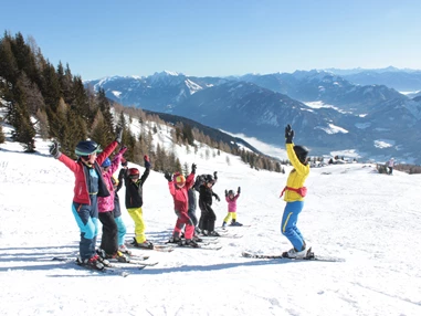 Unternehmen: Oberdrautaler Ski- und Sportschule: Skischule und Ausrüstung für Erwachsene und Kinder - Drausport/Oberdrautaler Sportschule, Shop und Sportschule - Waltraud Sattlegger
